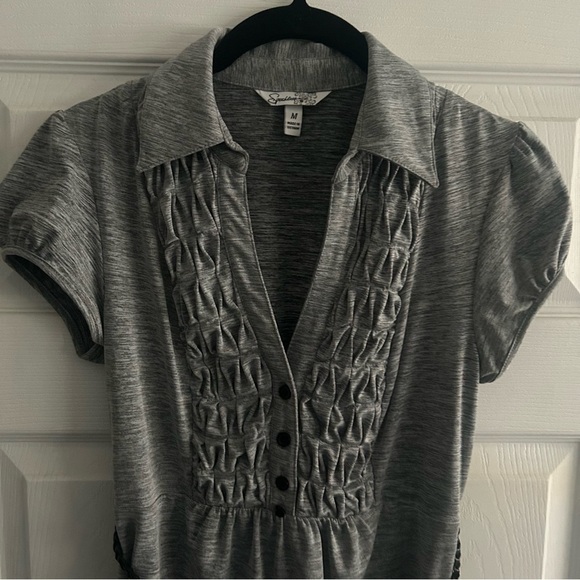 Speechless Gray Career Stretch Textured Button Up Top w/Braided Leather Belt EUC - Picture 2 of 6